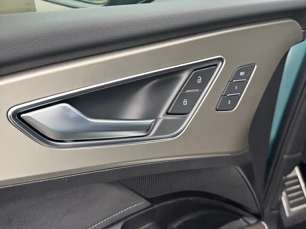 Audi Q5 e-tron 2023 — фото 19