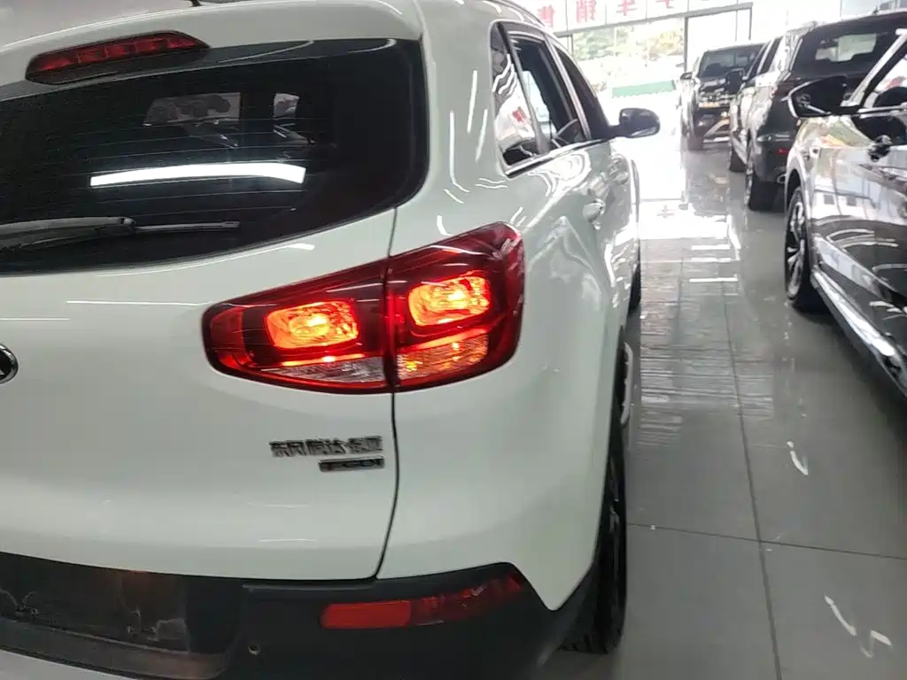 Kia KX3 2015 — фото 8