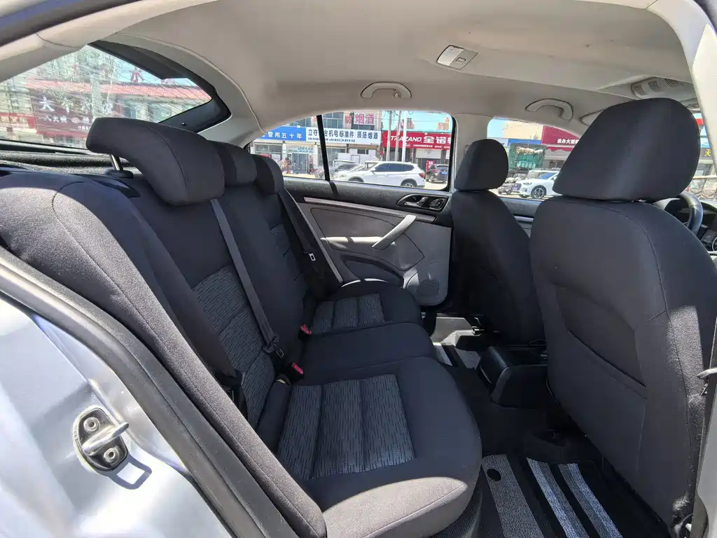 Skoda Octavia 2015 — фото 12