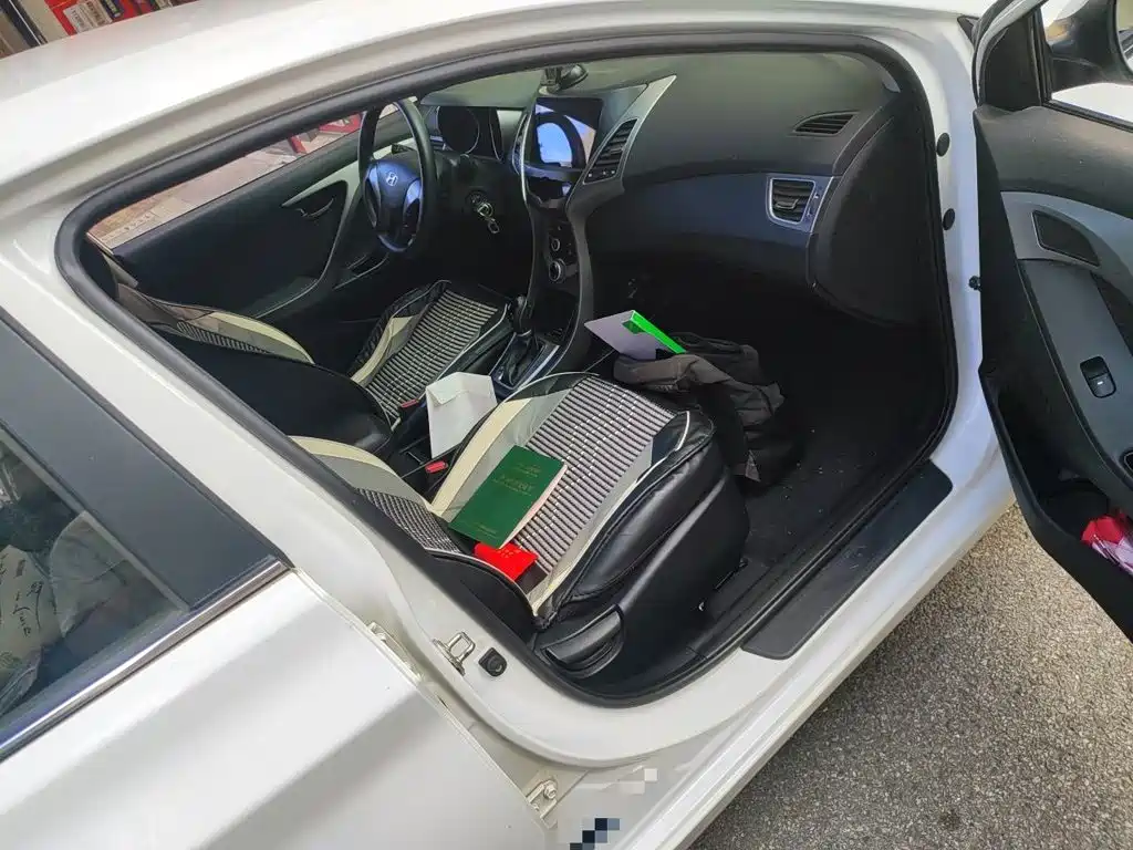 Hyundai Elantra 2017 — фото 19