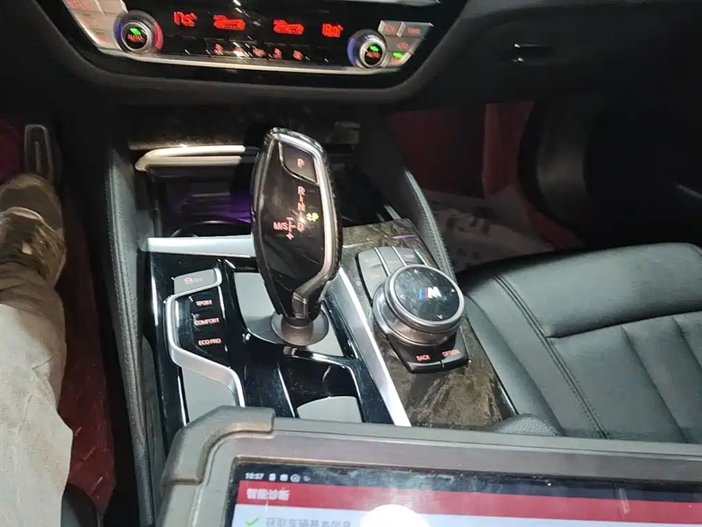 BMW 5 Series 2018 — фото 14