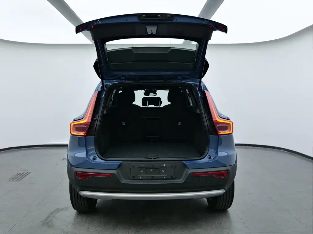 Volvo XC40 2023 — фото 12