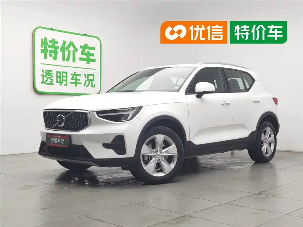 Volvo XC40 2023 — фото 1