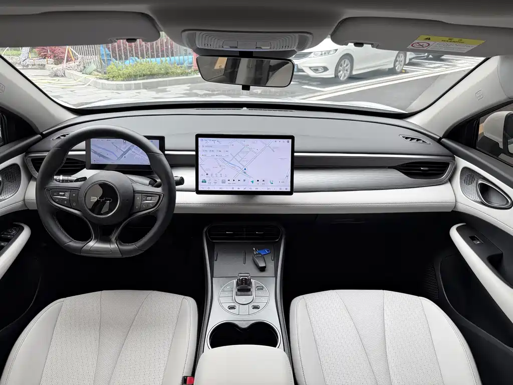 BYD Seal 05 DM-i 2026 — фото 9