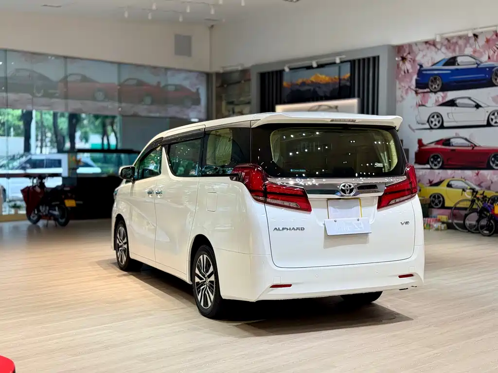 Toyota Alphard 2018 — фото 8