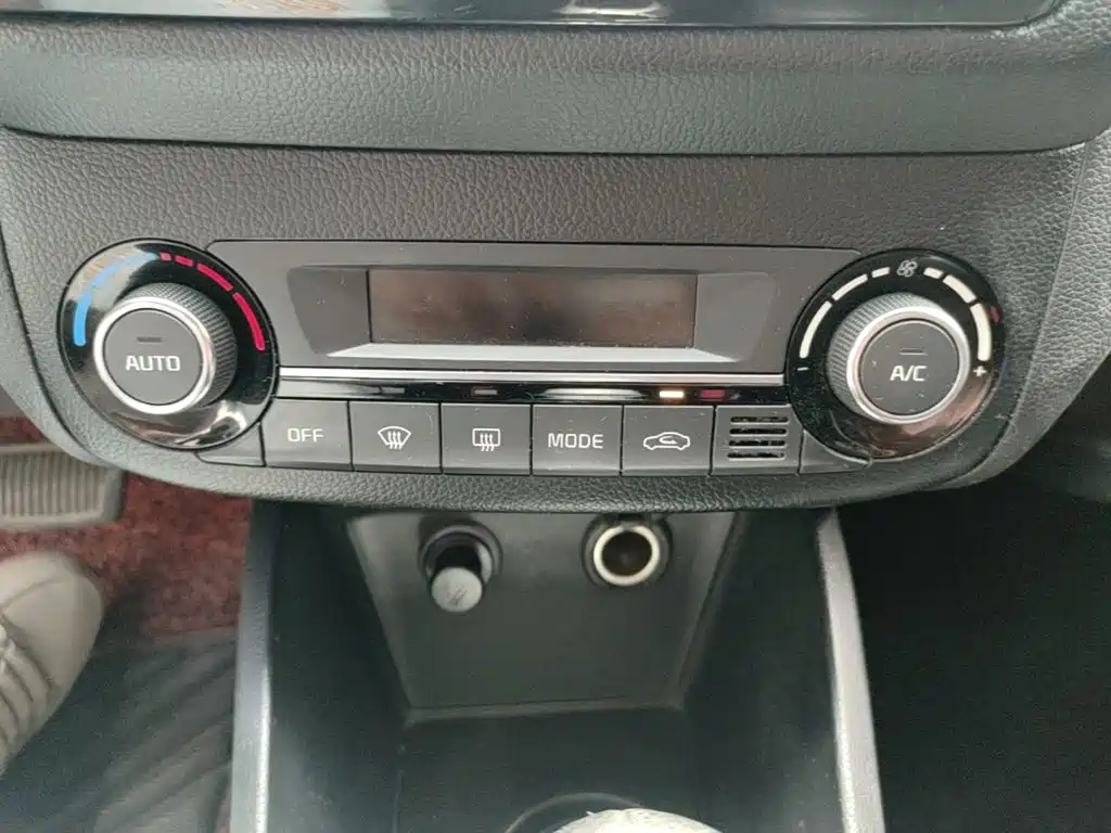Kia K2 2015 — фото 13