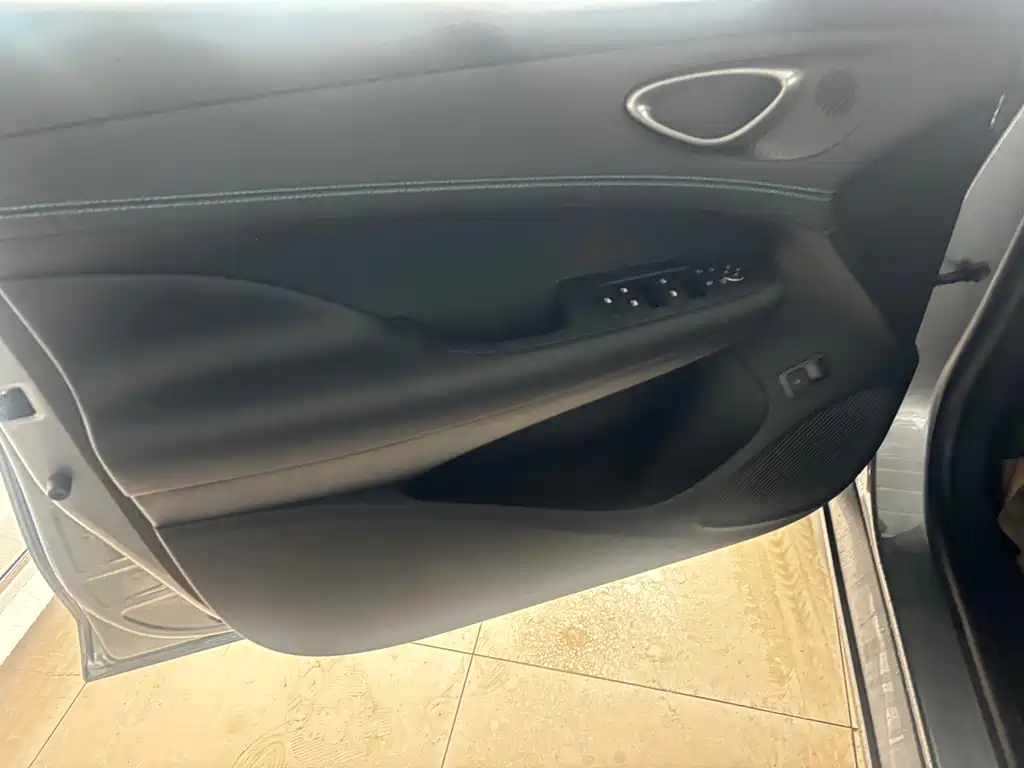 BYD Seal 05 DM-i 2025 — фото 4