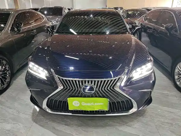 Lexus ES 2020