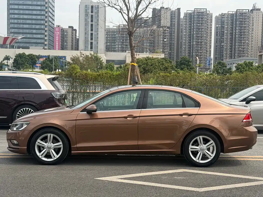 Volkswagen Lamando 2015