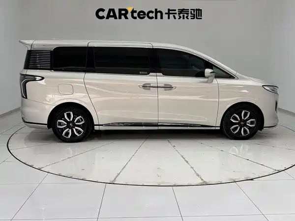 Hongqi HQ9 2023