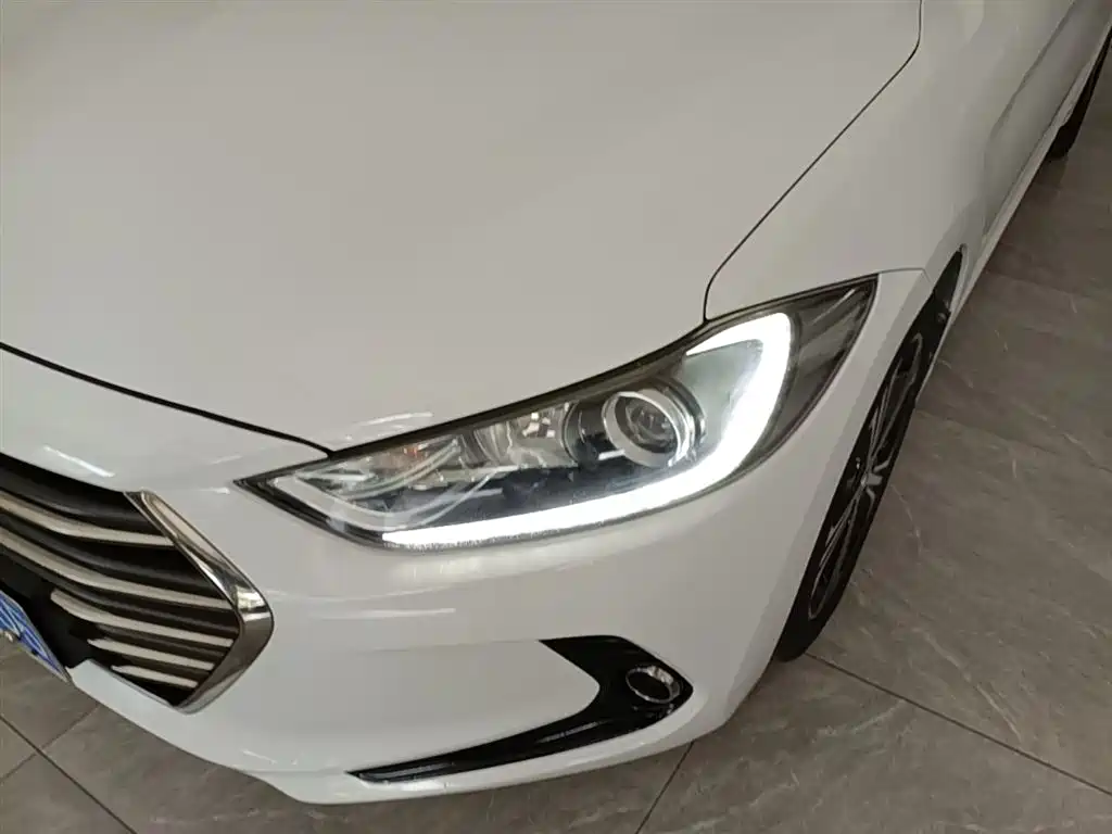 Hyundai Elantra 2018 — фото 24