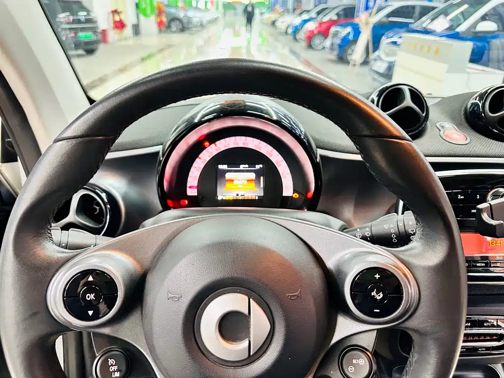 smart Fortwo 2018 — фото 35