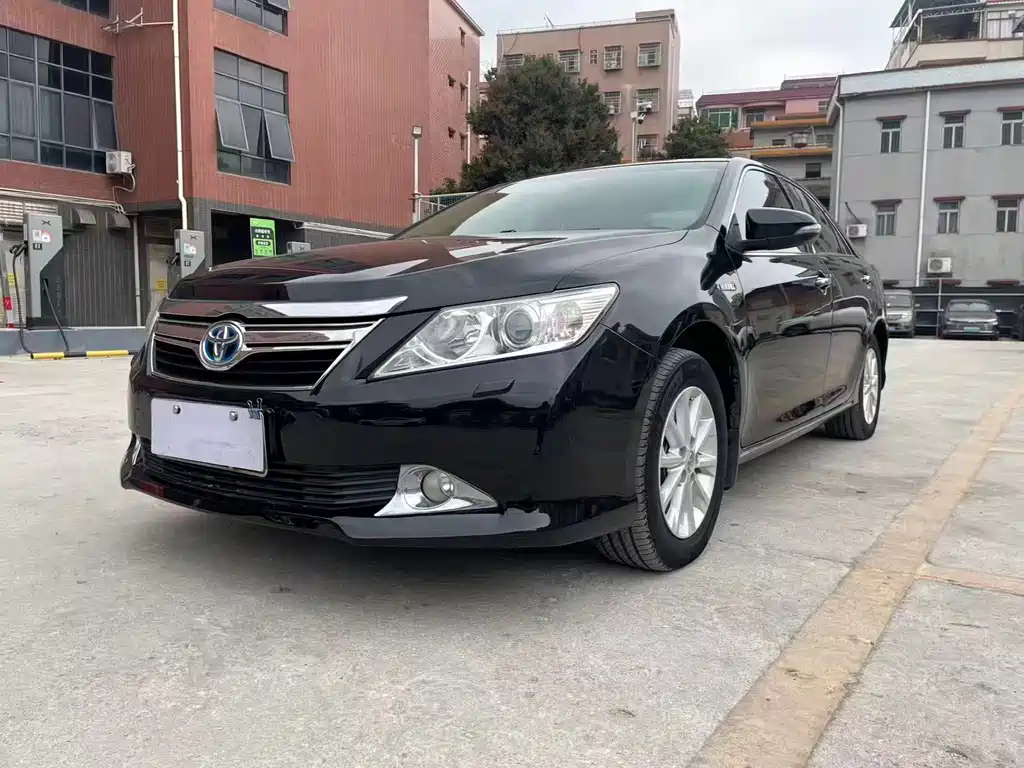 Toyota Camry 2015 — фото 1