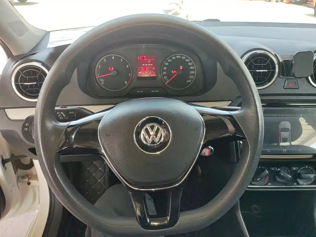 Volkswagen Jetta 2017 — фото 11