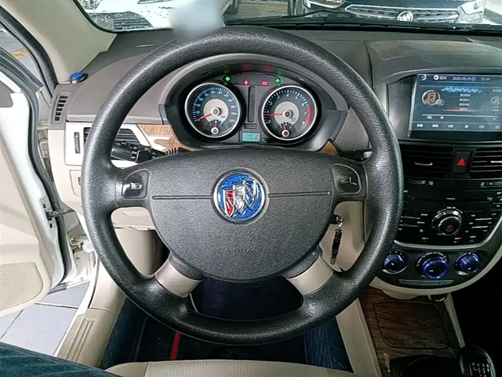 Buick Excelle 2015 — фото 11