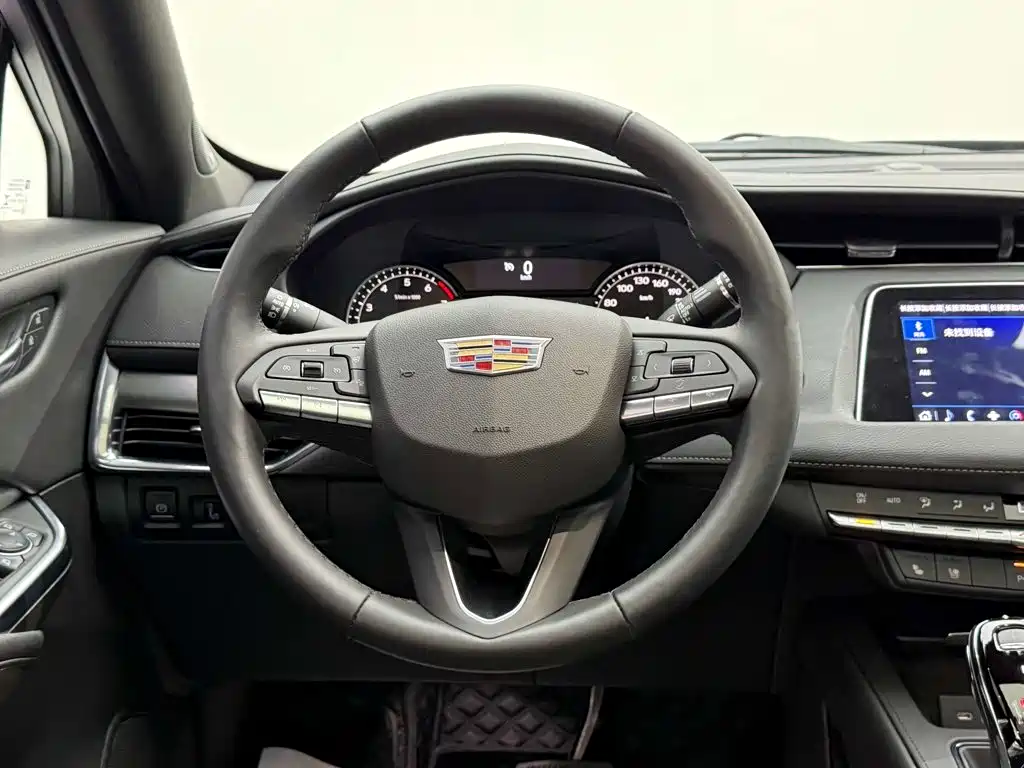 Cadillac XT4 2023 — фото 12