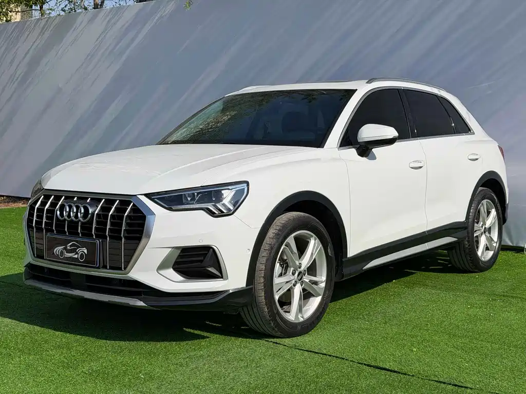 Audi Q3 2022 — фото 1