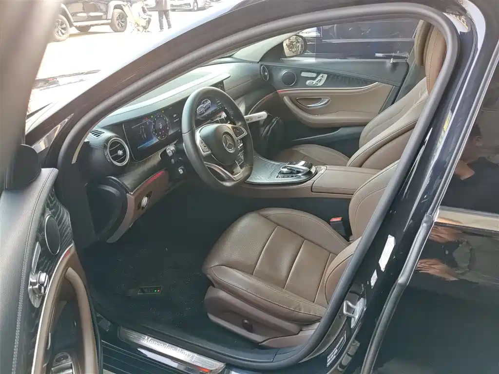 Mercedes-Benz E-Class 2018 — фото 16