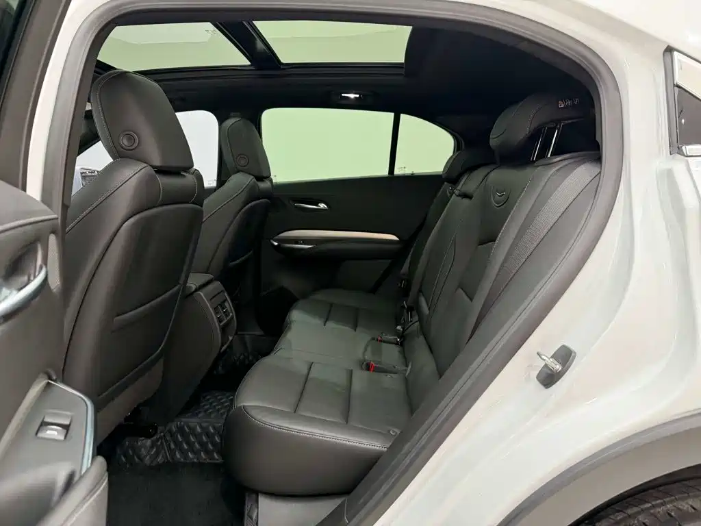 Cadillac XT4 2023 — фото 17