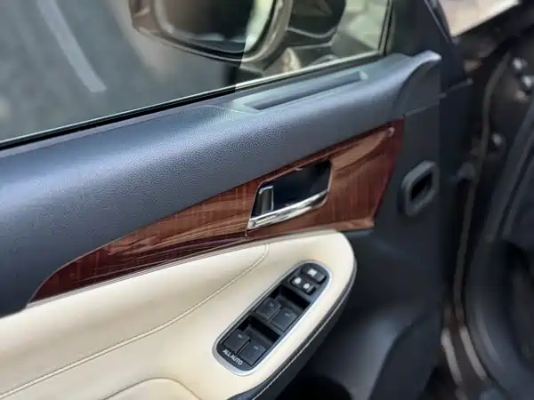 Toyota Crown 2015
