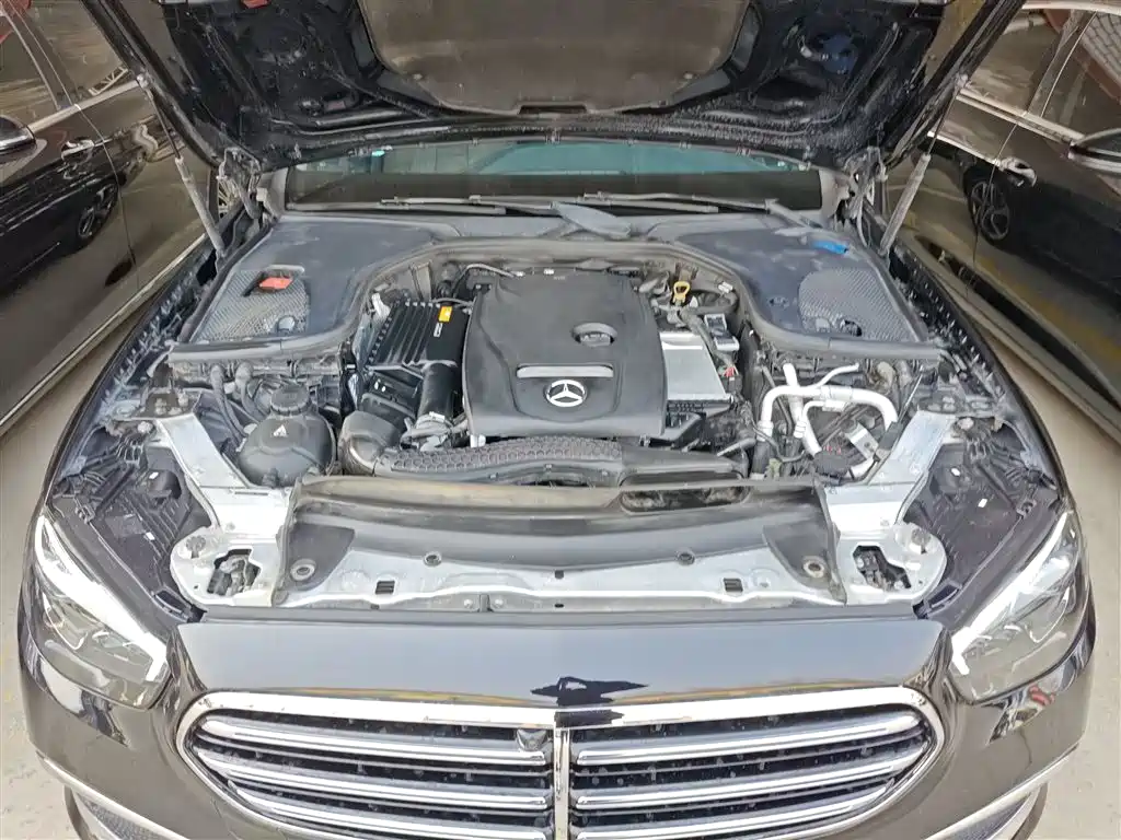 Mercedes-Benz E-Class 2018 — фото 20