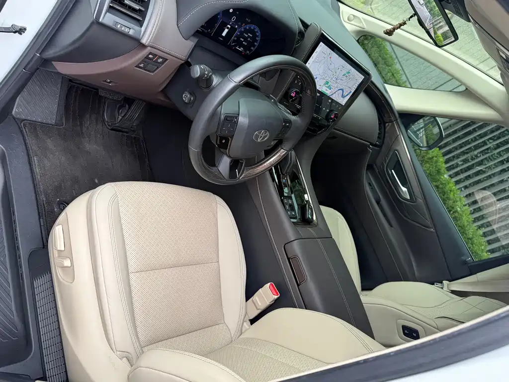 Toyota Alphard 2024 — фото 6
