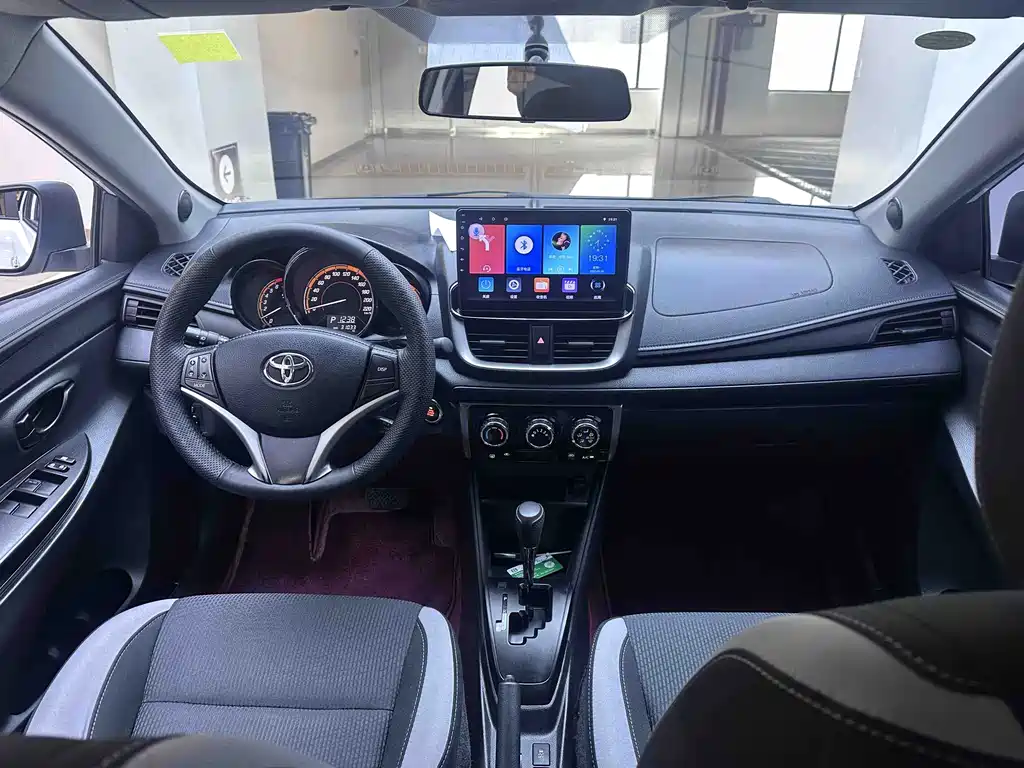 Toyota Yaris L 2022 — фото 17