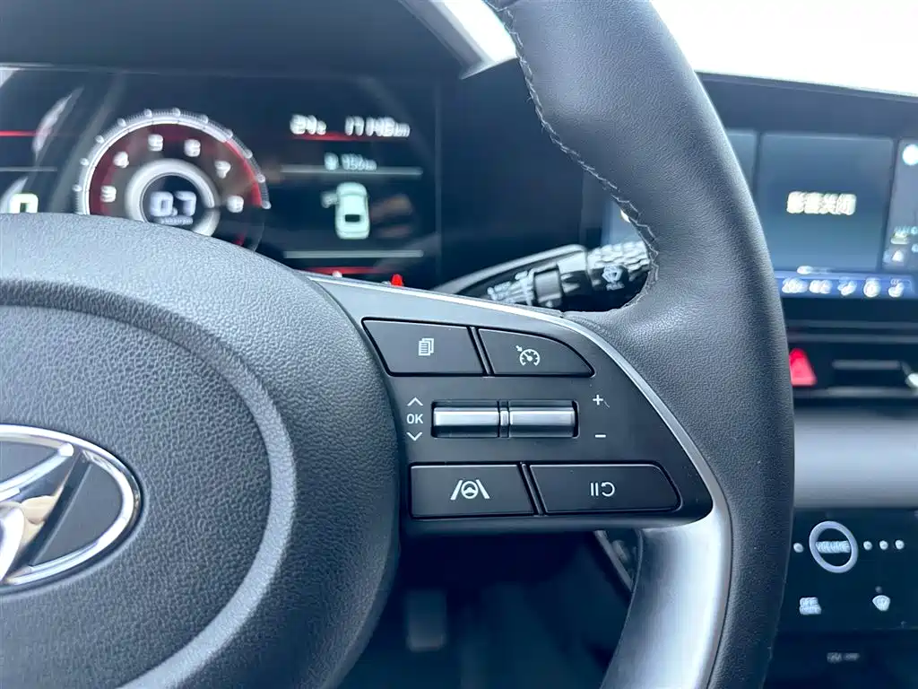 Hyundai Elantra 2023 — фото 10