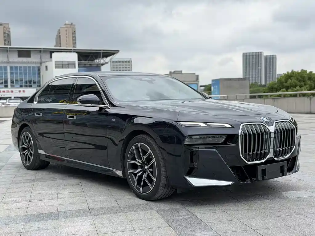 BMW 7 Series 2025 — фото 3
