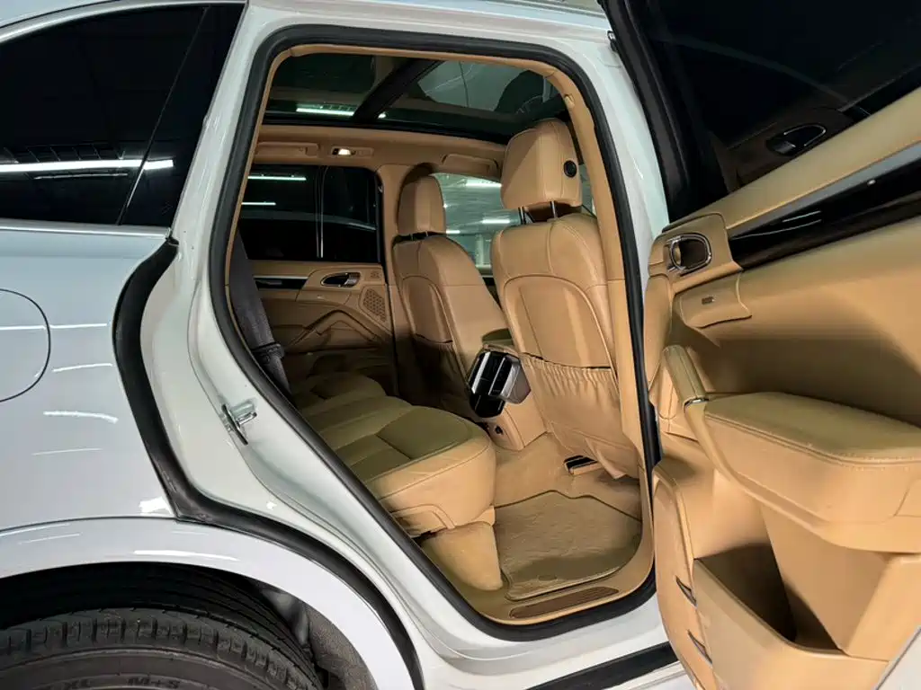 Porsche Cayenne 2015 — фото 18