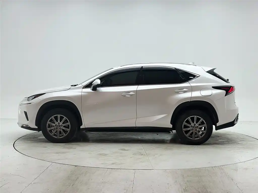 Lexus NX 2021 — фото 7