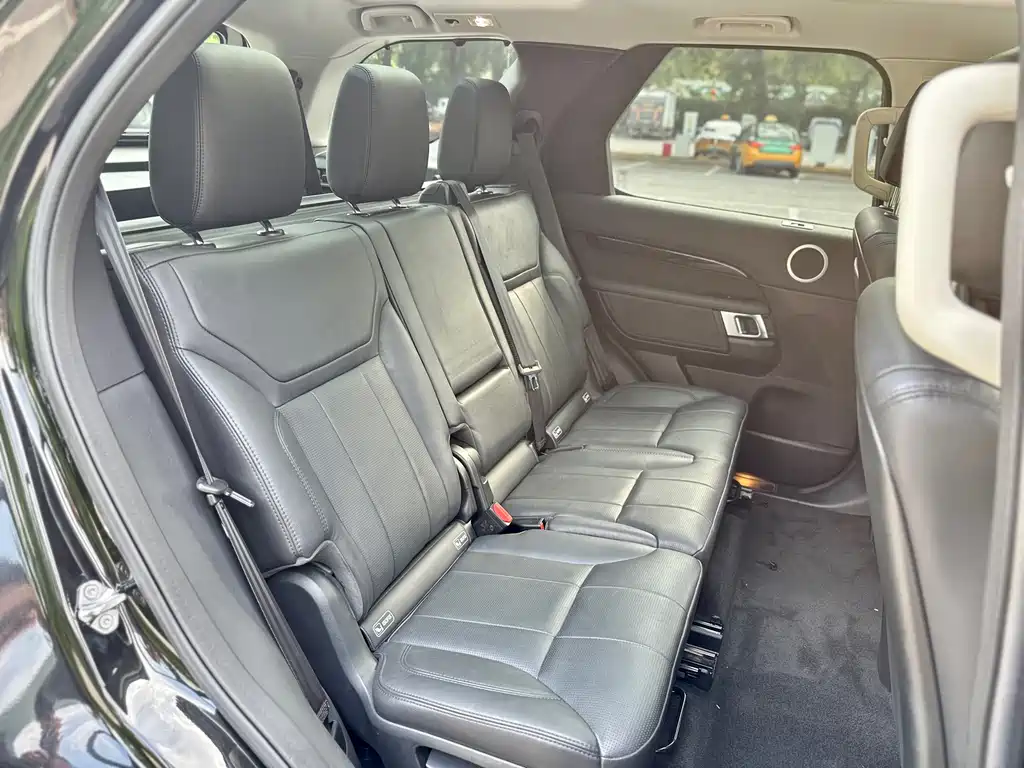 Land Rover Discovery 2018 — фото 35