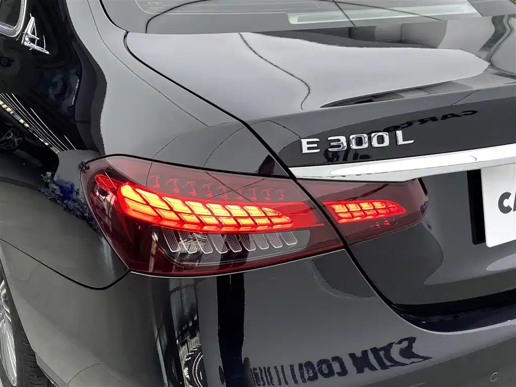 Mercedes-Benz E-Class 2023 — фото 12