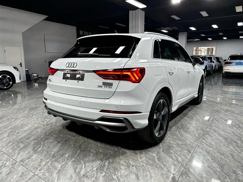 Audi Q3 2022 — фото 4