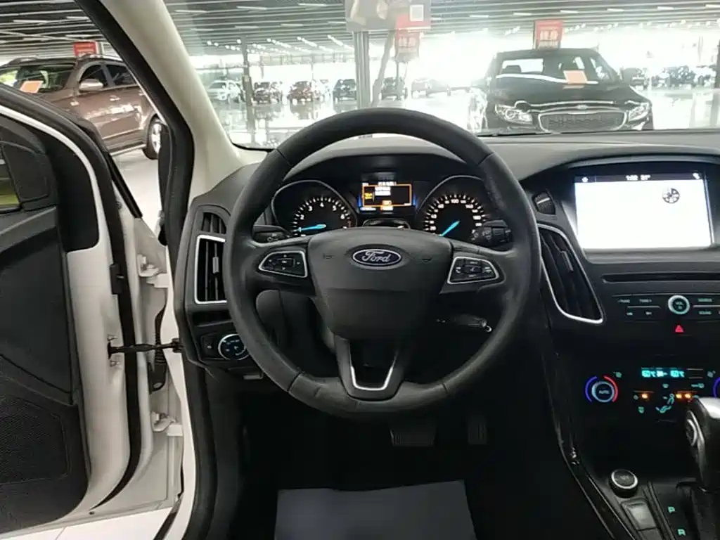 Ford Focus 2017 — фото 11