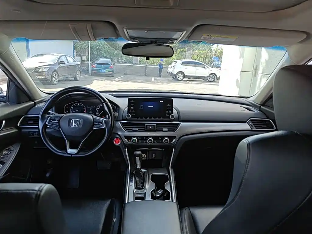 Honda Accord 2018 — фото 10