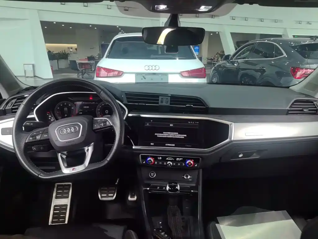 Audi Q3 Sportback 2023 — фото 10