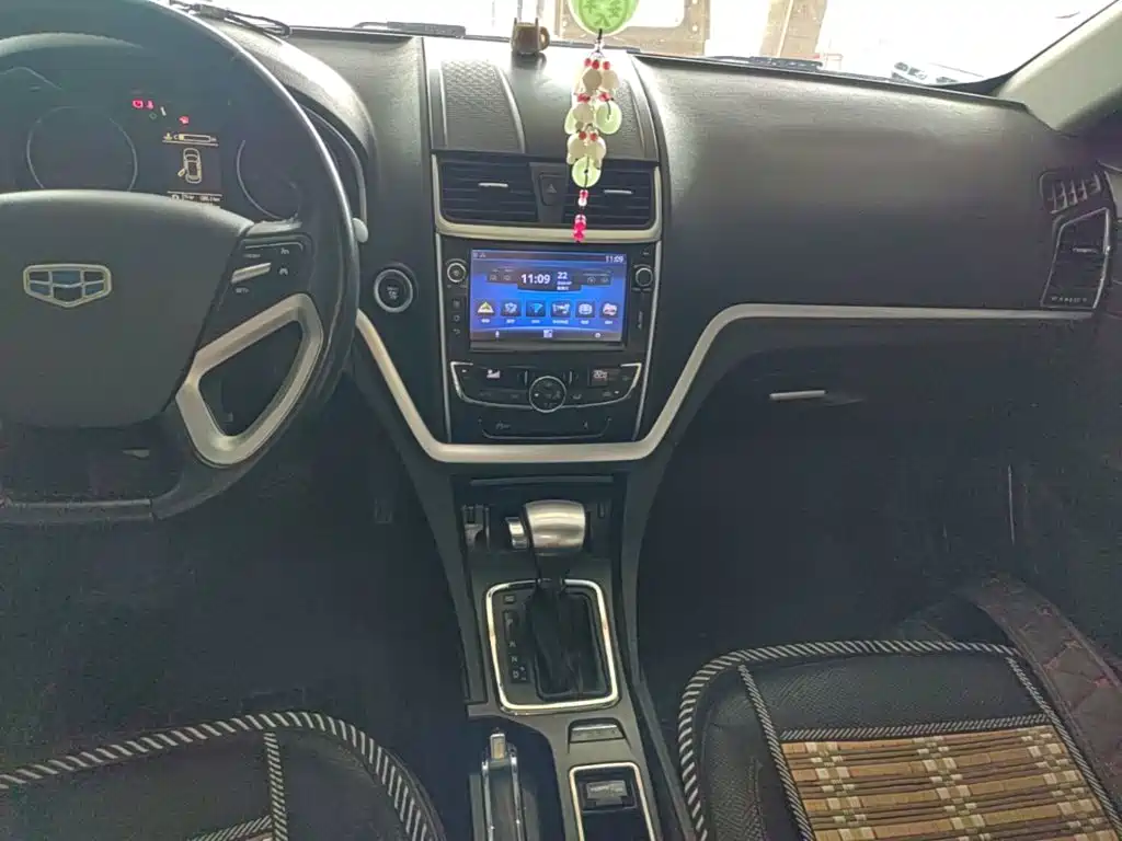 Geely Emgrand 2015 — фото 13