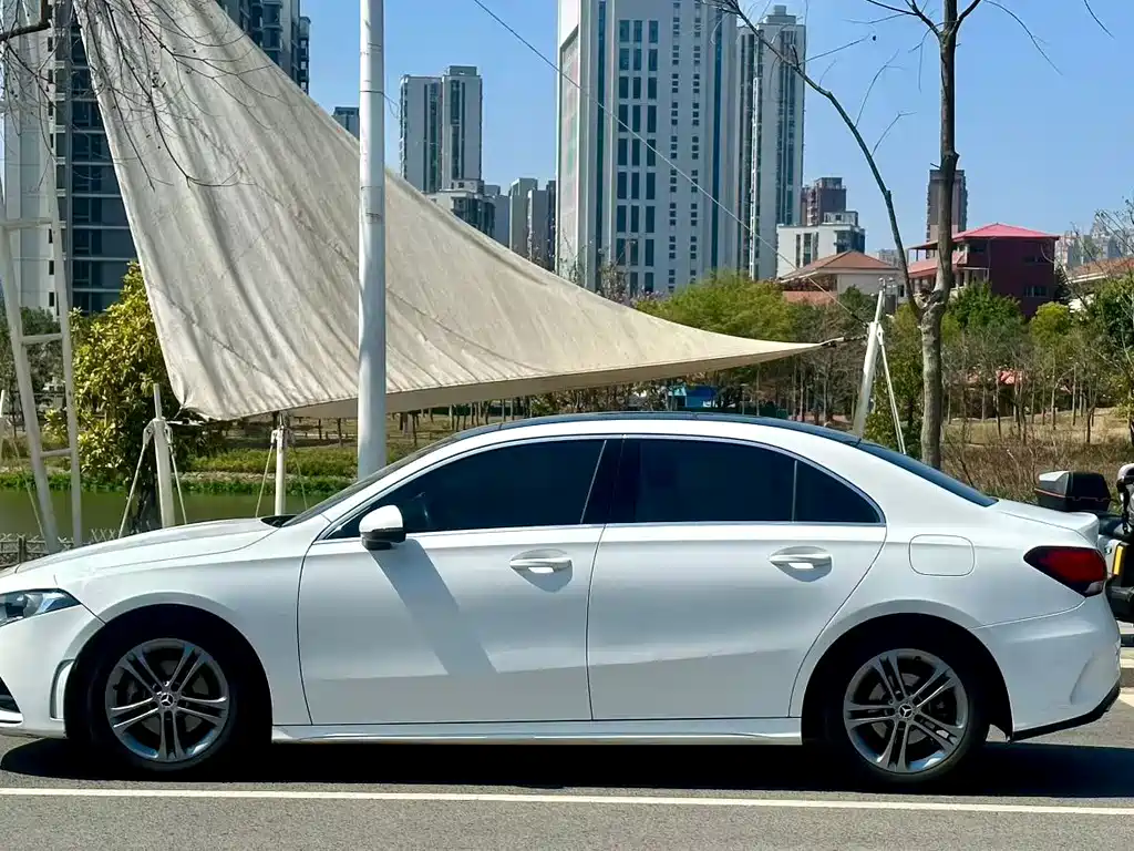 Mercedes-Benz A-Class 2023 — фото 3