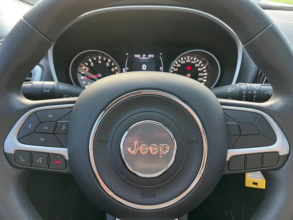Jeep Compass 2018 — фото 15
