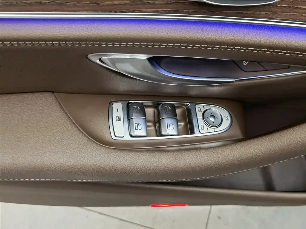 Mercedes-Benz E-Class 2023 — фото 9