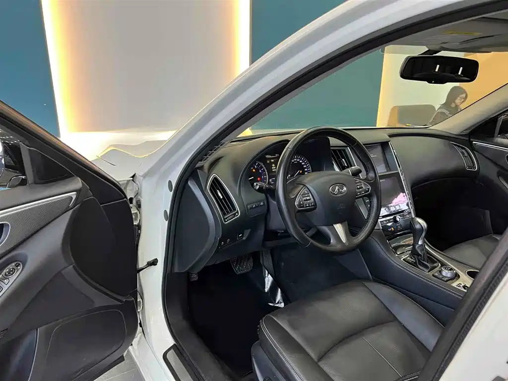 Infiniti Q50L 2017