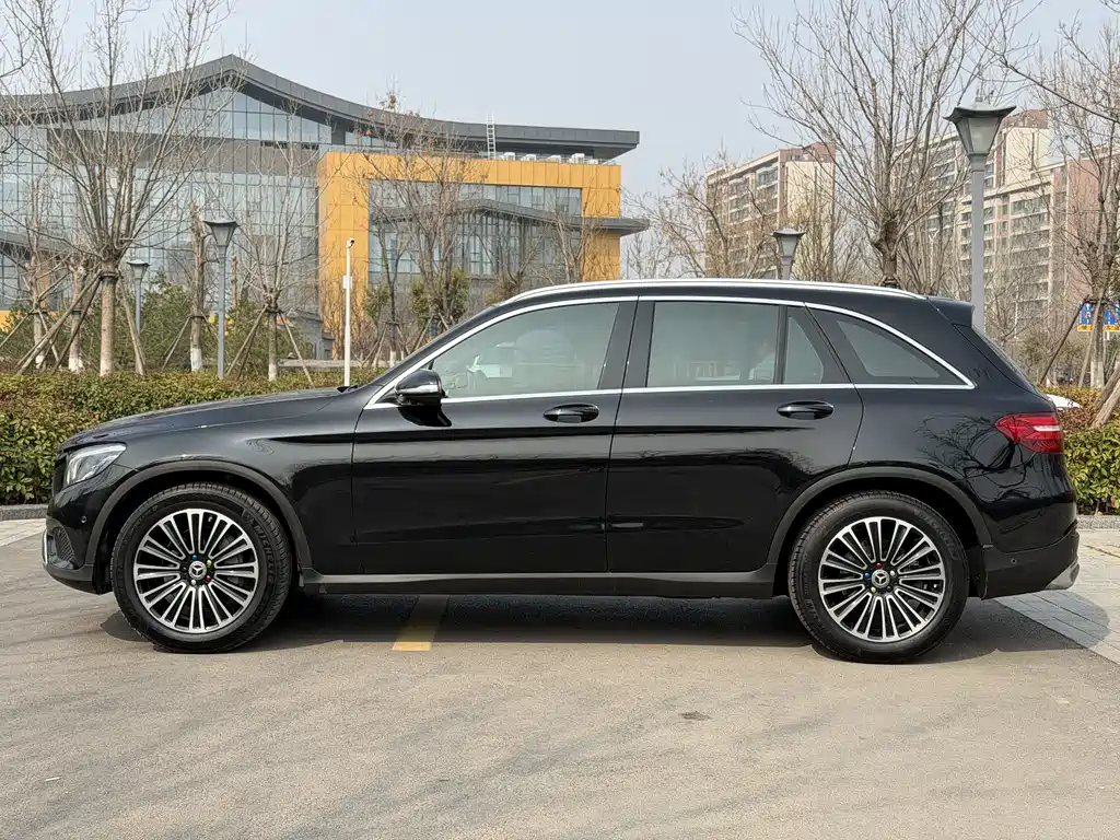 Mercedes-Benz GLC 2018 — фото 15