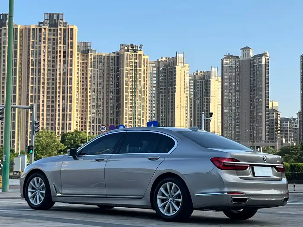 BMW 7 Series 2016 — фото 9