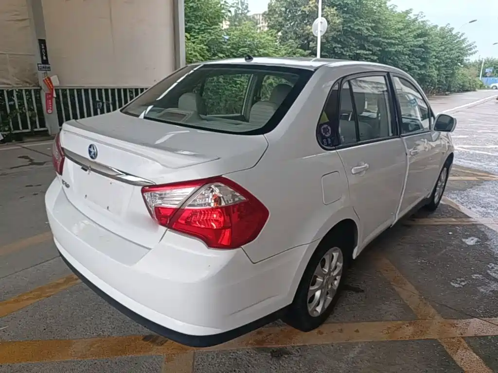 Venucia D50 2015