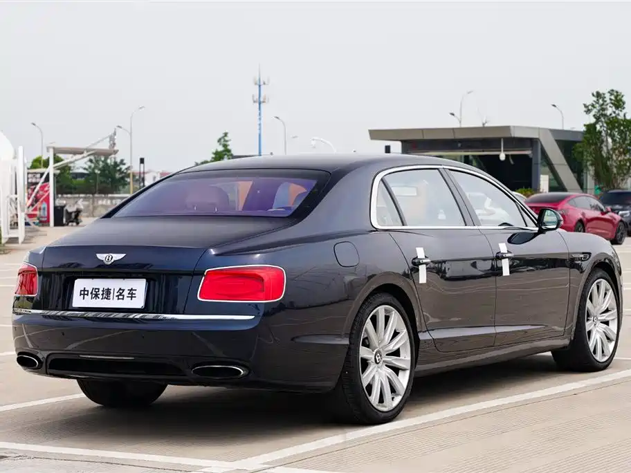 Bentley Flying Spur 2015 — фото 23