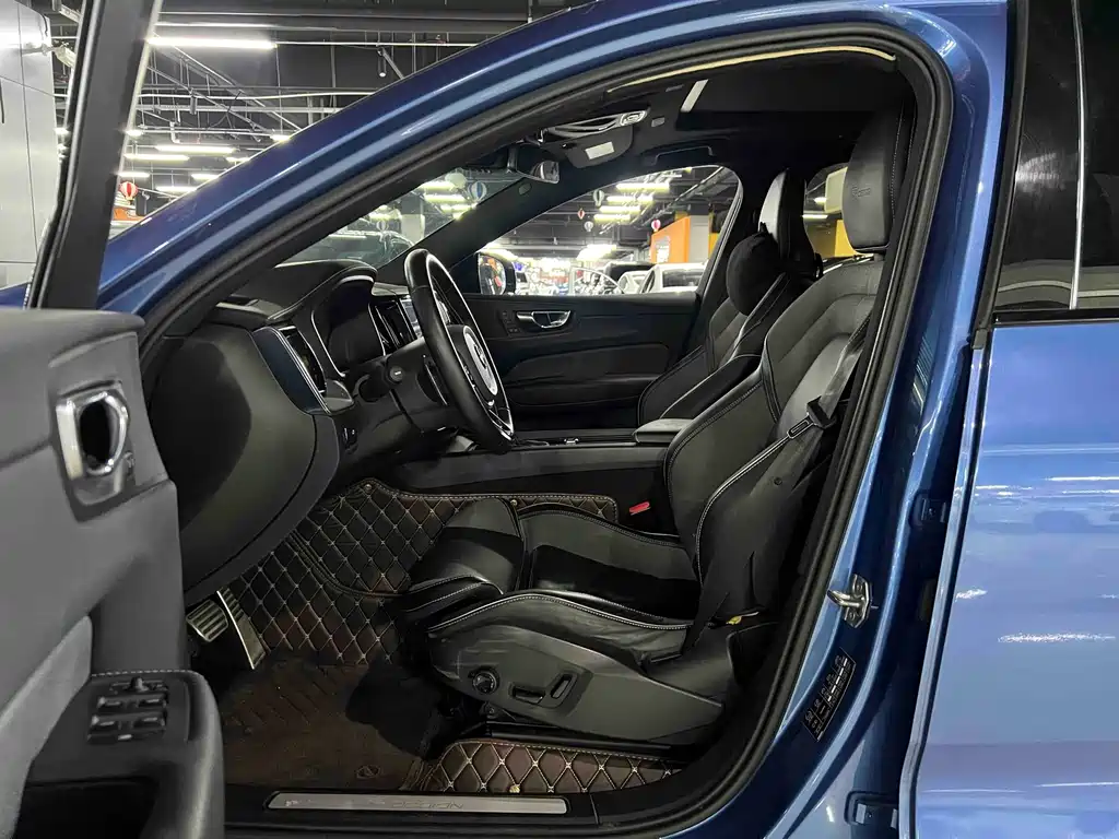 Volvo XC60 2020 — фото 4
