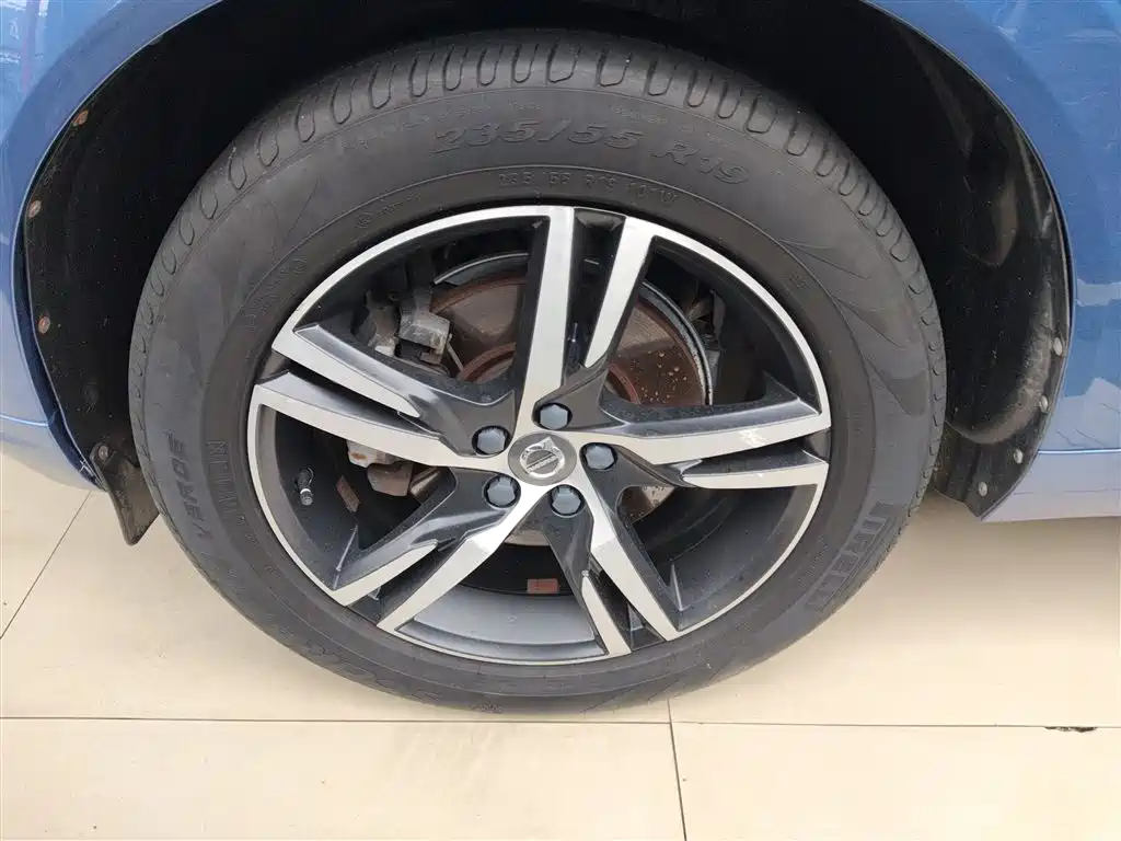 Volvo XC60 2018 — фото 25