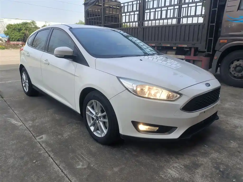 Ford Focus 2017 — фото 22