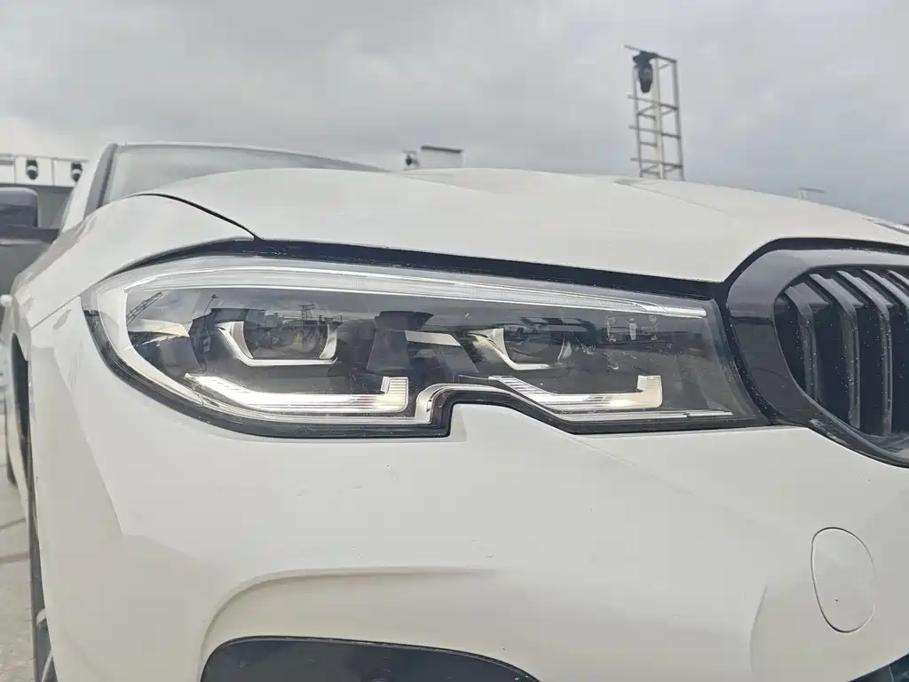 BMW 3 Series 2019 — фото 15